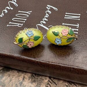 Vintage 1950s 1960s Yellow Glass Cabochon Enamel Floral Clip-On Earrings